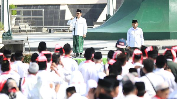 Momen Panglima Santri Pimpin Apel HSN di Jatim
