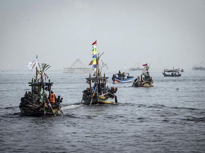 Meriahnya Nadran Pesta Laut Nelayan Cilincing