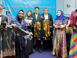 Batik Candi Muara Takus Mejeng di Ajang Fashion Internasional