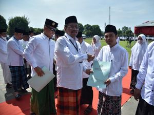 Bupati Kebumen Beri Penghargaan untuk 11 Santri Berprestasi