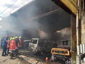 Bengkel Ketok Magic di Kartasura Sukoharjo Terbakar, 6 Mobil Hangus