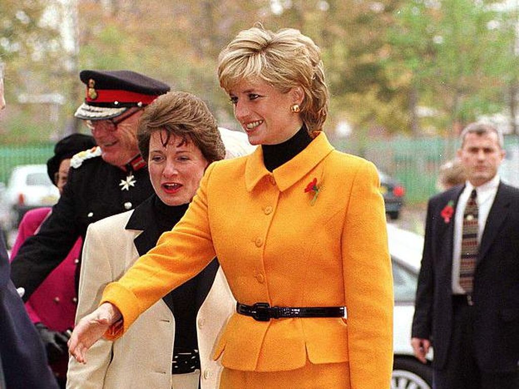 Sejarah di Balik Nama Lady Dior, Tas Ikonik Favorit Putri Diana