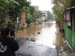 Bengawan Solo Meluap, Puluhan Rumah di Jebres Terendam Banjir