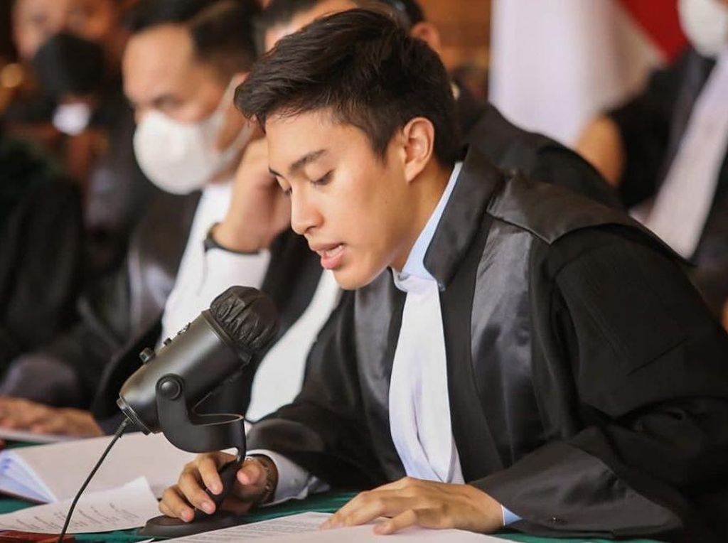 Gaya Sangun Ragahdo, Pengacara Brigjen Hendra yang Bikin Salfok Gaya Sangun Ragahdo, Pengacara Brigjen Hendra yang Bikin Salfok