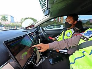 Kasat Lantas Gresik Janji Tindak Tegas Anak Buah yang Nekat Tilang Manual Kasat Lantas Gresik Janji Tindak Tegas Anak Buah yang Nekat Tilang Manual