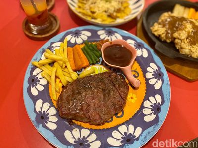 Sensasi Makan Beefsteak Dipadukan dengan Saus Salsa Meksiko