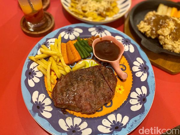 Sensasi Makan Beefsteak Dipadukan dengan Saus Salsa Meksiko