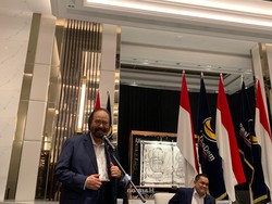 Surya Paloh Respons soal Viral Video Jokowi Ogah Dipeluk Dirinya