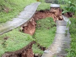 Gawat! Fenomena Tanah Gerak Meluas ke 5 Kecamatan di Blitar