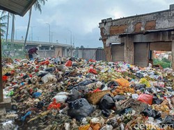 Tumpukan Sampah Kembali Kotori Pasar Sehat Cileunyi Bandung