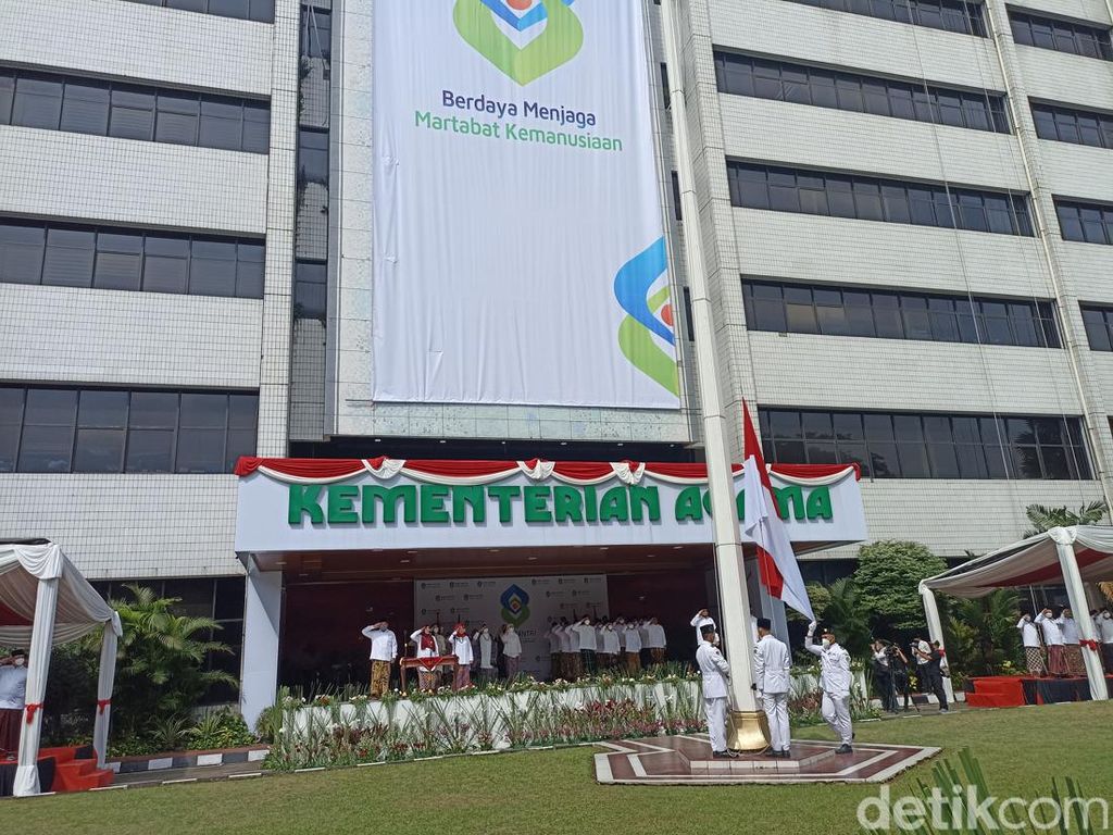 Menag Yaqut: Santri Bisa Jadi Apa Saja, Termasuk Pemimpin Negara Menag Yaqut: Santri Bisa Jadi Apa Saja, Termasuk Pemimpin Negara