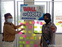 Wall of Hope Satpas Gresik, Warga Bisa Tulis Kritik dan Saran Secara Langsung