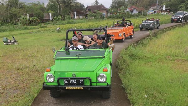 Sensasi Menyusuri Lereng Pegunungan Naik VW, Seru Banget!