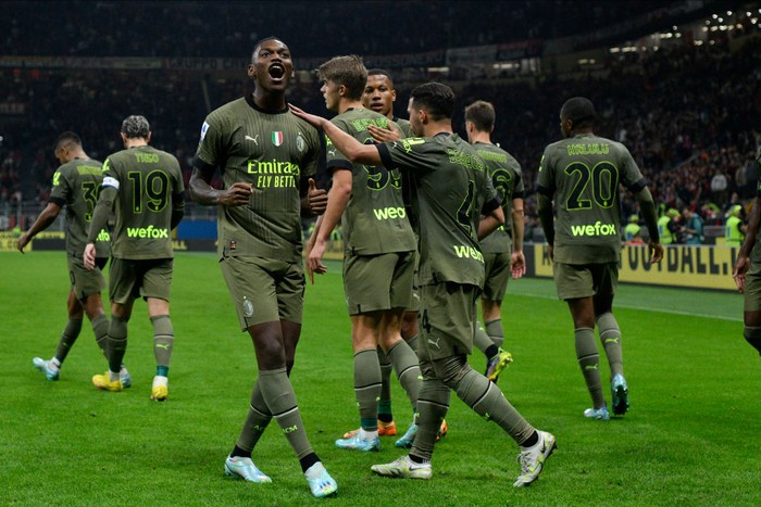 MILAN, ITALY - OCTOBER 22: Rafael Leao of AC Milan celebrates a goal with his team during the Serie A match between AC MIlan and AC Monza at Stadio Giuseppe Meazza on October 22, 2022 in Milan, . (Photo by Stefano Guidi/Getty Images)