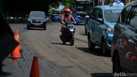 Ada Proyek Pengaspalan di Jalan TB Simatupang, Hati-hati Melintas!