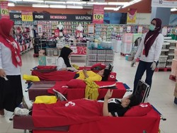 Transmart Karebosi Dorong Pengunjung Aktif Aksi Donor Darah