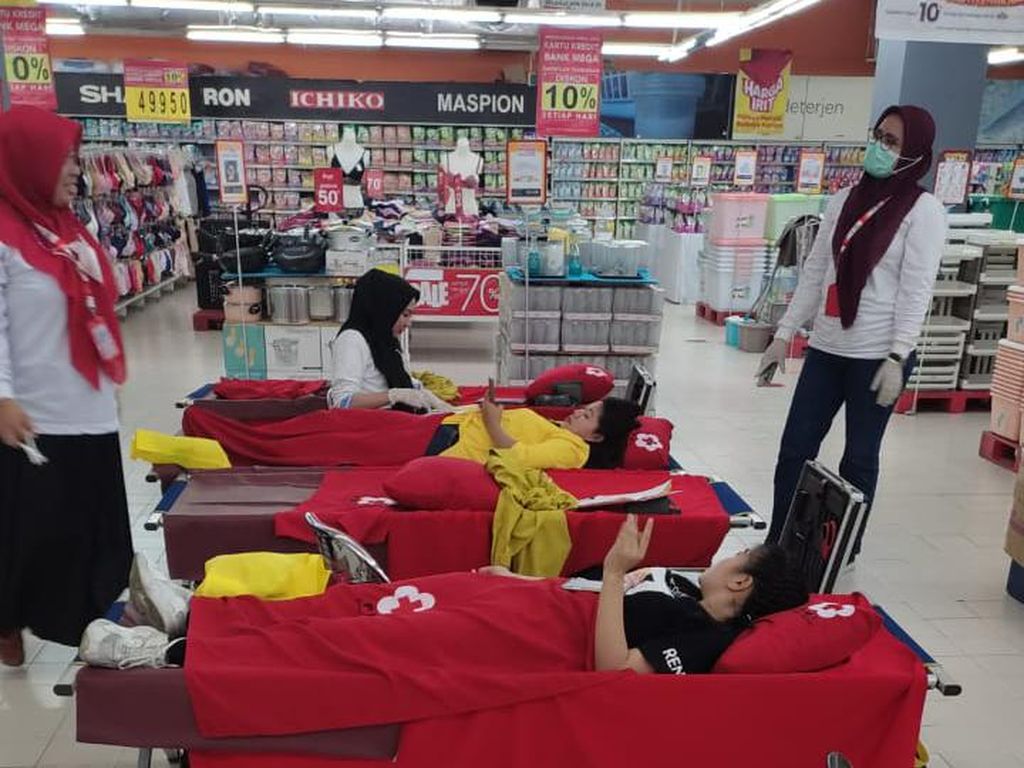 Transmart Karebosi Dorong Pengunjung Aktif Aksi Donor Darah Transmart Karebosi Dorong Pengunjung Aktif Aksi Donor Darah