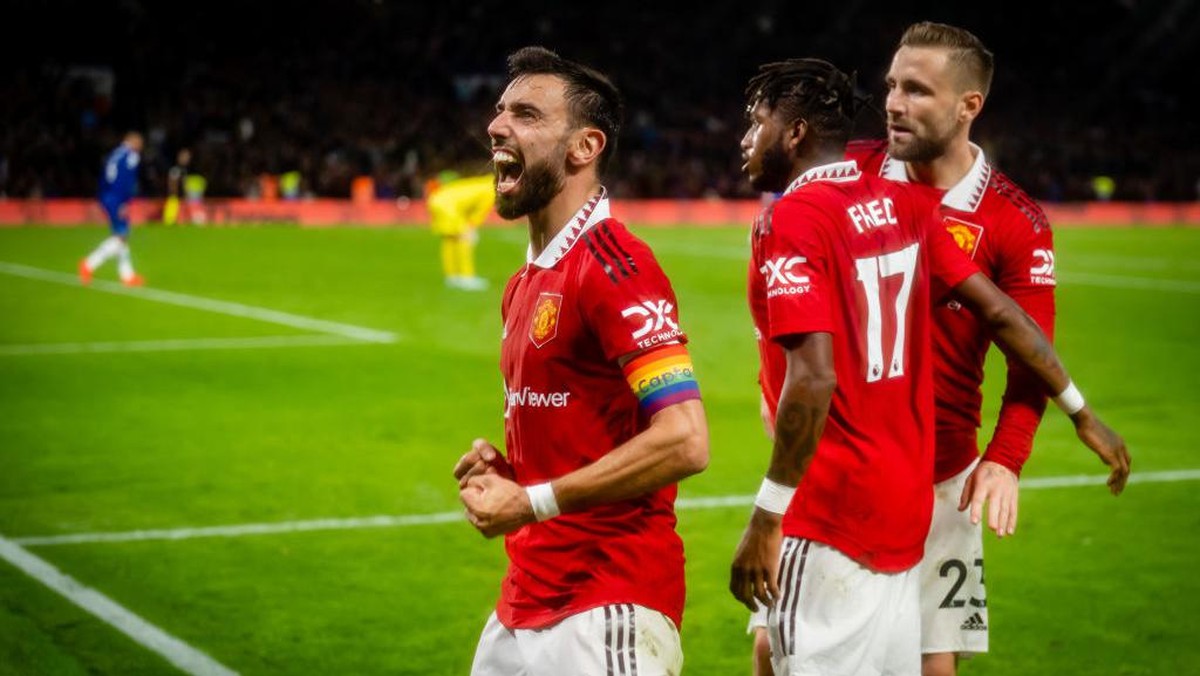 Manchester United selamat dari kekalahan di kandang Chelsea berkat gol Casemiro di injury time (Foto: Manchester United via Getty Imag/Ash Donelon)