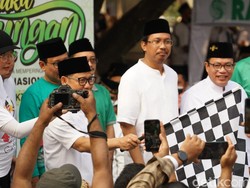 Peringati Hari Santri, Cak Imin Mlaku Sarungan Bareng dengan 5 Ribu Orang