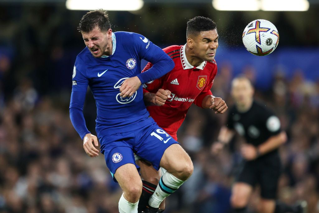 LONDON, ENGLAND - OCTOBER 22:  Jorginho of Chelsea in action with Antony of Manchester United during the Premier League match between Chelsea FC and Manchester United at Stamford Bridge on October 22, 2022 in London, United Kingdom. (Photo by Marc Atkins/Getty Images)