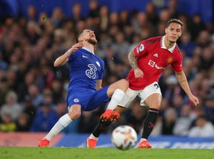 Chelsea Lemah di Tengah