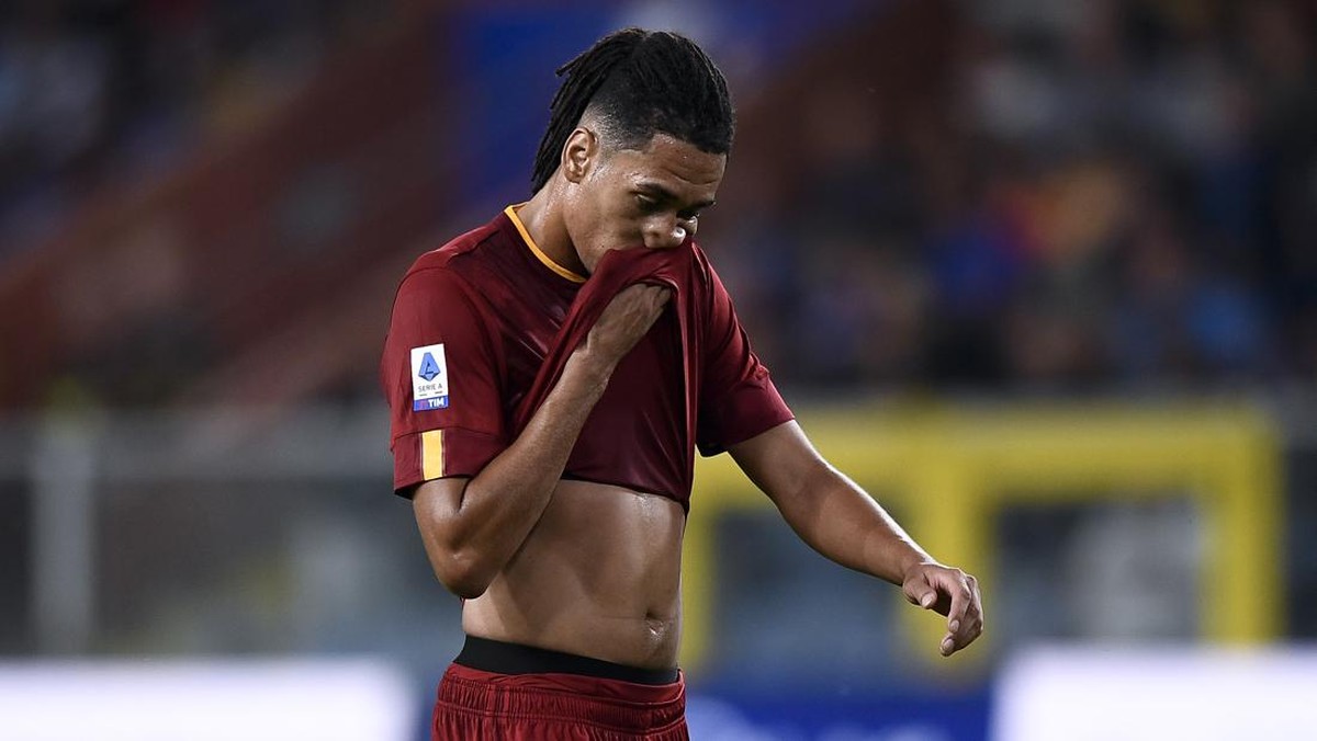 Chris Smalling sudah absen membela AS Roma sejak September 2023 (Foto: LightRocket via Getty Images/Nicolò Campo)