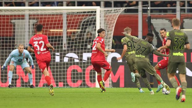 MILAN, ITALY - OCTOBER 22: Divock Origi of AC Milan scores to give the side a 3-0 lead during the Serie A match between AC Milan and AC Monza at Stadio Giuseppe Meazza on October 22, 2022 in Milan, Italy. (Photo by Jonathan Moscrop/Getty Images)