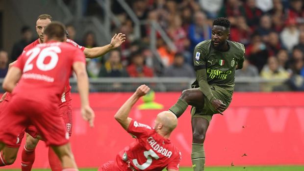 MILAN, ITALY - OCTOBER 22:  Divock Origi of AC Milan in action during the Serie A match between AC Milan and AC Monza at Stadio Giuseppe Meazza on October 22, 2022 in Milan, Italy . (Photo by Claudio Villa/AC Milan via Getty Images)