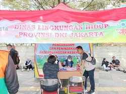 Buang Sampah Sembarangan di CFD Bundaran HI, 3 Warga Didenda Rp 500 Ribu