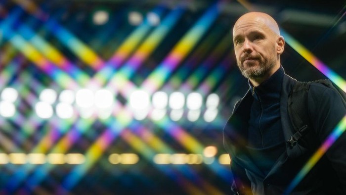 LONDON, ENGLAND - OCTOBER 22:   Manchester United Head Coach / Manager Erik ten Hag looks on at the end of the Premier League match between Chelsea FC and Manchester United at Stamford Bridge on October 23, 2022 in London, United Kingdom. (Photo by Ash Donelon/Manchester United via Getty Images)