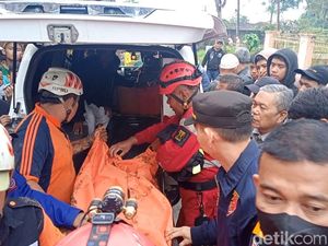 Cerita Dramatis Petugas Evakuasi Jasad Korban Longsor di Sukabumi Cerita Dramatis Petugas Evakuasi Jasad Korban Longsor di Sukabumi