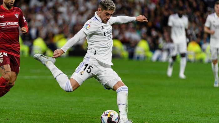 Federico Valverde Federico Valverde of Real Madrid Cf attempts a kick during a match between Real Madrid v Sevilla FC as part of LaLiga in Madrid, Spain, on October 22, 2022. (Photo by Alvaro Medranda/NurPhoto via Getty Images)