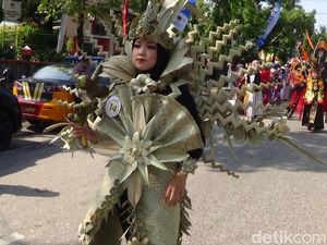 Kreatif! Festival Busana Etnik Berbahan Daun Siwalan Digelar di Sumenep