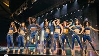 8 Foto Finalis Miss Grand International Pakai Sportswear Batik Iwan Tirta