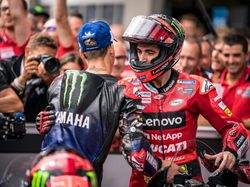 Respek! Pelukan Quartararo untuk Bagnaia