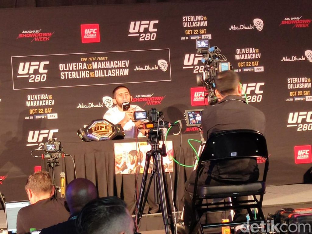 UFC 280: Islam Makhachev Tepati Janji Robohkan Charles Oliveira