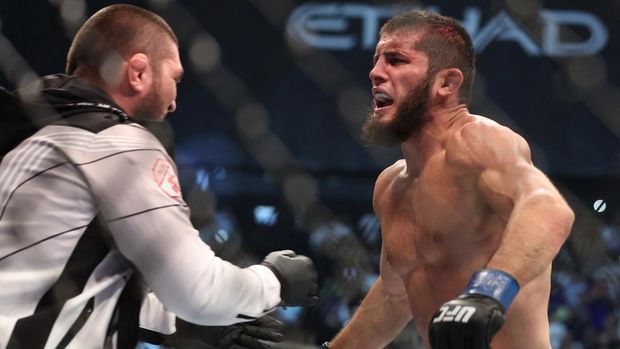 Mixed Martial Arts - UFC 280 - Etihad Arena, Abu Dhabi, United Arab Emirates - October 23, 2022  Islam Makhachev celebrates winning his fight against Charles Oliveira REUTERS/Christopher Pike