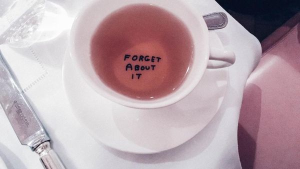 Kafe Pink di London Ini Jadi Tempat Hangout Favorit Taylor Swift Bersama Teman!