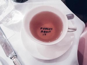 Kafe Pink di London Ini Jadi Tempat Hangout Favorit Taylor Swift Bersama Teman!