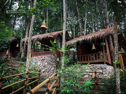 Kampung Daun Bandung: Restoran yang Menyatu dengan Alam