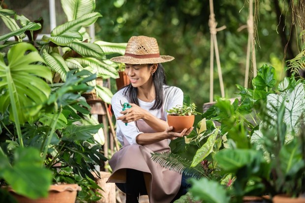 Me time untuk kesehatan mental/foto: freepik.com/jcomp Menikmati waktu di akhir pekan dengan mengeksplorasi diri untuk memperkuat kesehatan mental.