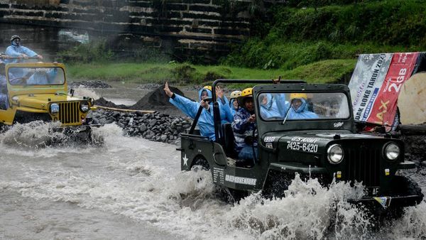 Menjelajah Lereng Merapi Naik Jip, Seru Pake Banget!