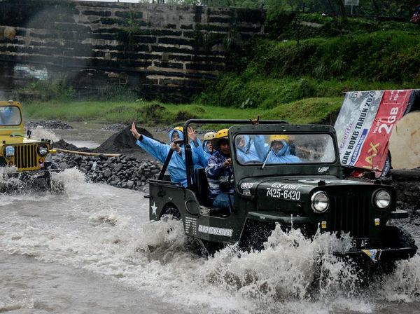 Menjelajah Lereng Merapi Naik Jip, Seru Pake Banget!
