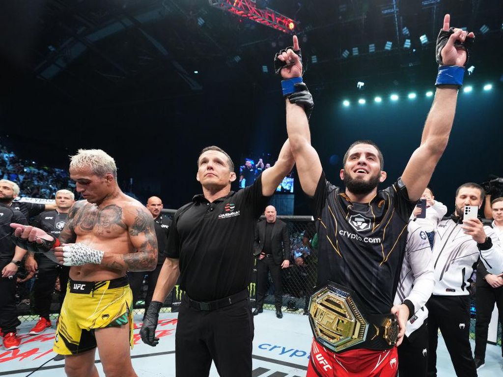 UFC 280: Makhachev Juara Kelas Ringan-Putus Rekor Tak Terkalahkan Oliveira