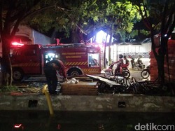 Surabaya Sempat Banjir di 3 Titik saat Hujan Deras, Petugas Sedot Air di 6 Lokasi