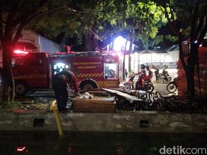 Surabaya Sempat Banjir di 3 Titik saat Hujan Deras, Petugas Sedot Air di 6 Lokasi Surabaya Sempat Banjir di 3 Titik saat Hujan Deras, Petugas Sedot Air di 6 Lokasi