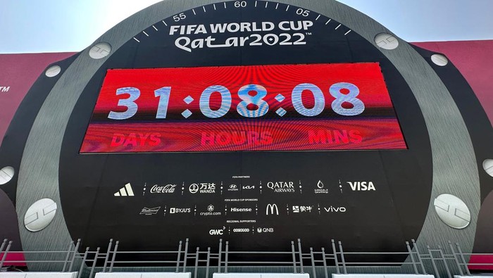 Potret Jam Besar Hitung Mundur Menuju Piala Dunia 2022 Qatar Soccer Football - FIFA World Cup Qatar 2022 Preview - Doha, Qatar - October 20, 2022 General view of the FIFA World Cup Qatar 2022 countdown clock REUTERS/Hamad I Mohammed