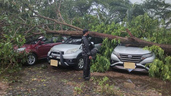 Puting Beliung Porak-porandakan Sidoarjo