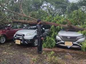 Puting Beliung Porak-porandakan Sidoarjo