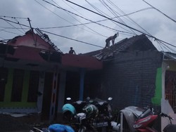 Puting Beliung Memporak-porandakan Sidoarjo, Empat Warga Luka